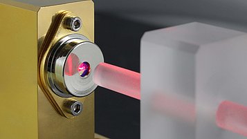 The image shows the photograph of a grid-stabilized 633 nm laser in a TO3 package.