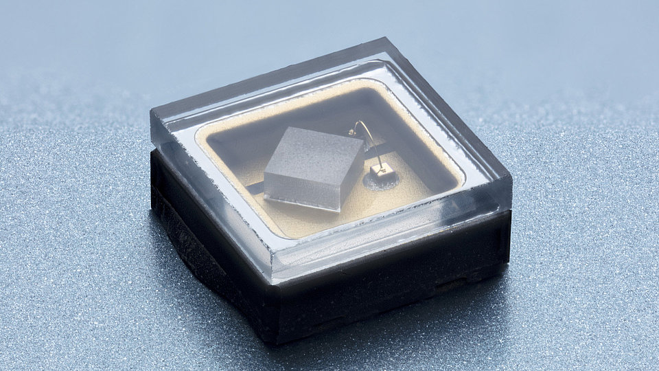 UV LED in an aluminum nitride SMD package