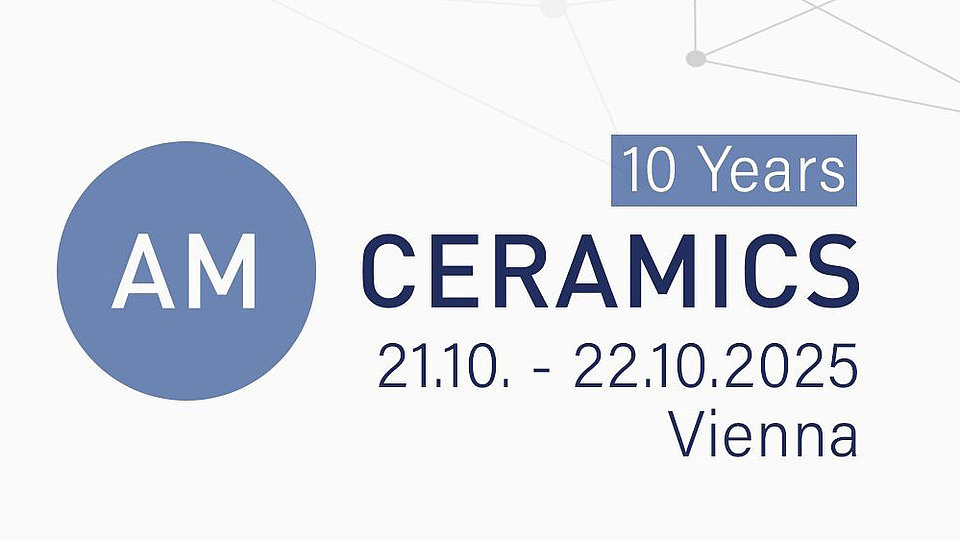 Die Grafik kündigt eine Veranstaltung zum Thema Keramiken an, die vom 21. bis 22. Oktober 2025 in Wien stattfindet. Anlässlich des 10-jährigen Bestehens wird auf die Bedeutung der additiven Fertigung (AM) hingewiesen.
