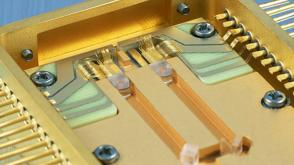 Micromodule with polarization coupling of two laser diodes