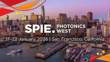 Panoramaansicht der Skyline von San Francisco. Der Text kündigt die Veranstaltung „SPIE Photonics West“ vom 17. bis 22. Januar 2026 an.