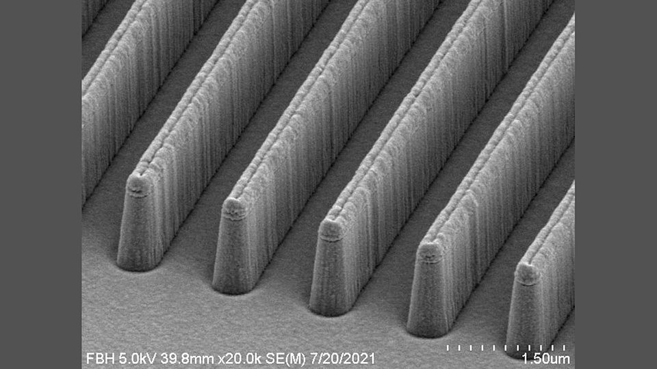 Dry-etched fin structures in gallium oxide