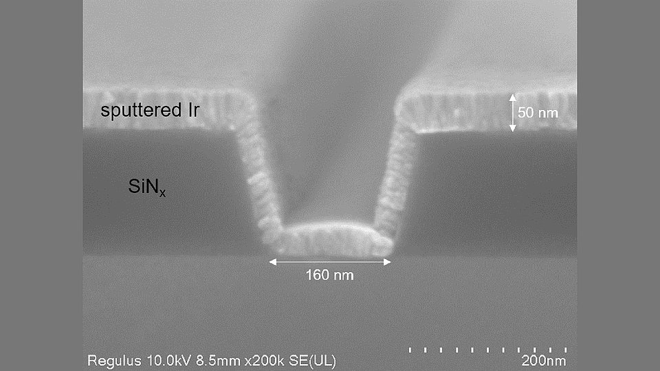 Image showing a gate trench etched in silicon nitride, covered with sputtered iridium.