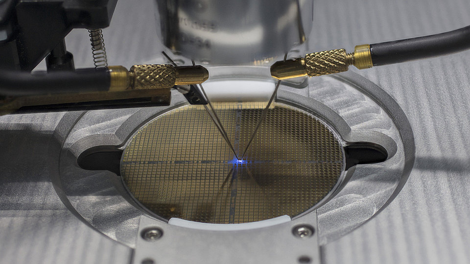 On-wafer measurement of a UVB LED wafer with an LED that emits light