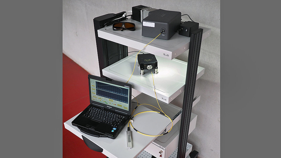 A trolley with a self-developed Raman system is available for Raman measurements in clinics on site.