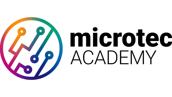Logo der Microtec Academy, bestehend aus dem Schriftzug „Microtec ACADEMY“ in schwarzer Schrift und einem bunten, runden Symbol mit technischen Motiven in verschiedenen Farben.