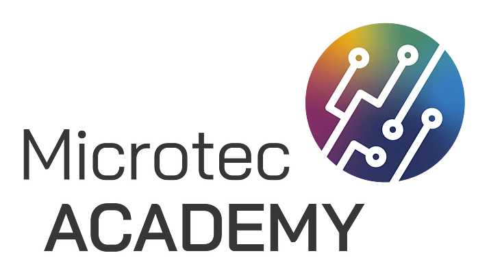 Logo der Microtec Academy, bestehend aus dem Schriftzug „Microtec ACADEMY“ in schwarzer Schrift und einem bunten, runden Symbol mit technischen Motiven in verschiedenen Farben.