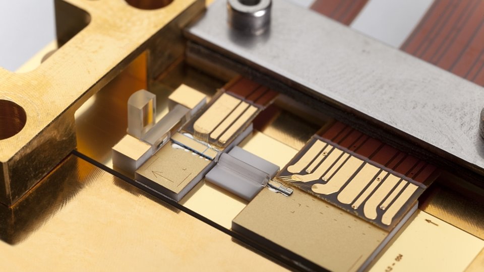 Optical microbench (magnified)