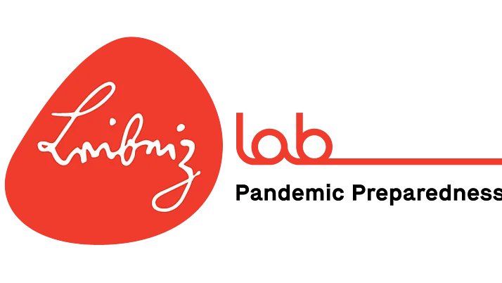 Das Bild zeigt ein Logo, das einen roten, abgerundeten Hintergrund hat. In der Mitte steht in eleganter Schrift "Leibniz" und daneben das Wort "lab" in einfacher Schrift und darunter Pandemic Preparedness.