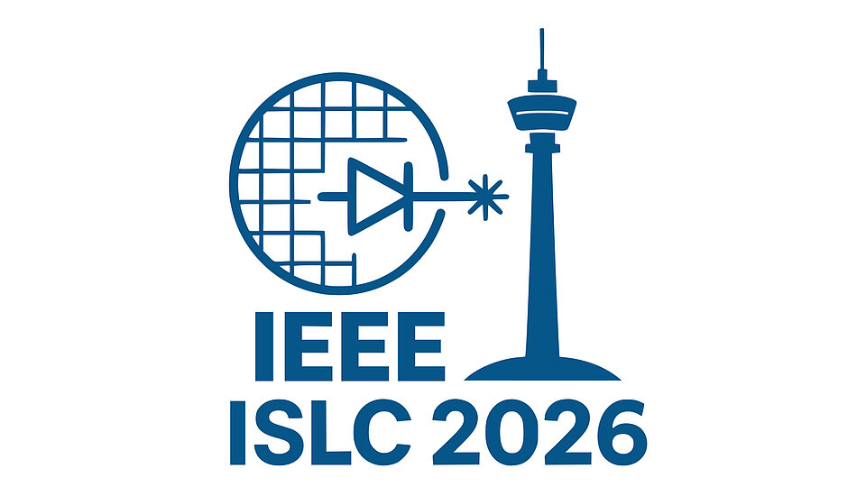 Logo der IEEE ISLC 2026, bestehend aus einer stilisierten Weltkugel mit einem Signalpfad und einem Turm im Hintergrund, alles in blauer Farbe.