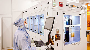 Electroplating system in the cleanroom of the Ferdinand-Braun-Institut