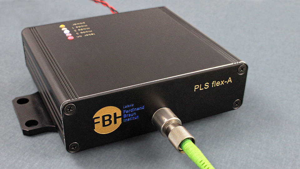 Compact and flexible pulse laser source with pulses from 400 ps to 20 ns, output power up to 100 W