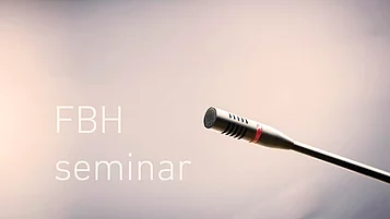 Mikrofon vor unscharfem Hintergrund, neben dem Text "FBH seminar". Das Bild vermittelt den Eindruck einer Präsentation oder eines Vortrags.