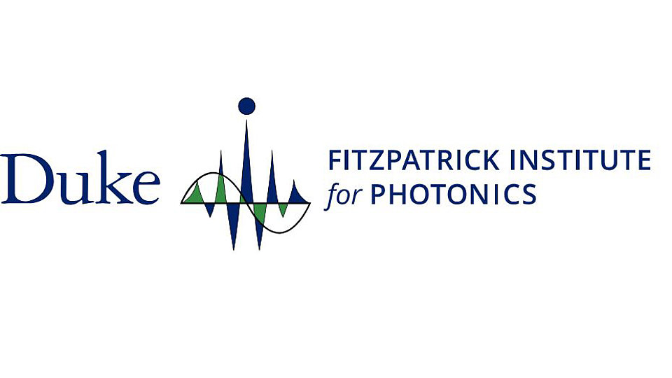 Logo des Duke Fitzpatrick Institute for Photonics. Der Schriftzug "Duke" steht links, während der Text "FITZPATRICK INSTITUTE for PHOTONICS" rechts angeordnet ist. 