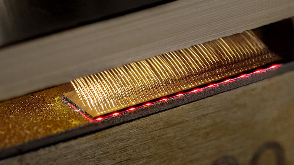 Broad-area lasers: Red-emitting laser bar