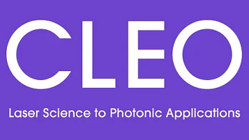 Logo für CLEO: Laserwissenschaft und photonikbezogene Anwendungen, auf einem lila Hintergrund. Der Text "CLEO" ist prominent in großen, weißen Buchstaben dargestellt.