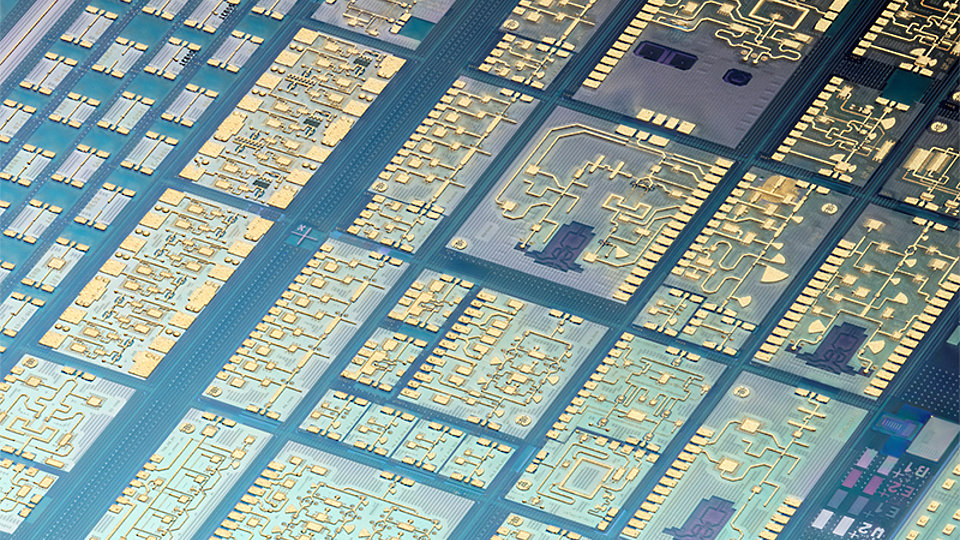 MMICs realized in the InP process module heterointegrated on IHP’s SiGe BiCMOS technology
