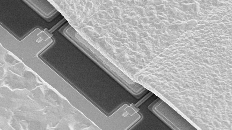 Ka-band transistor used for HTO test