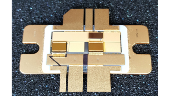 [Translate to English:] Diodenloses GaN Halbbrückenmodul mit zwei 75 mOhm / 600 V GaN-Transistoren