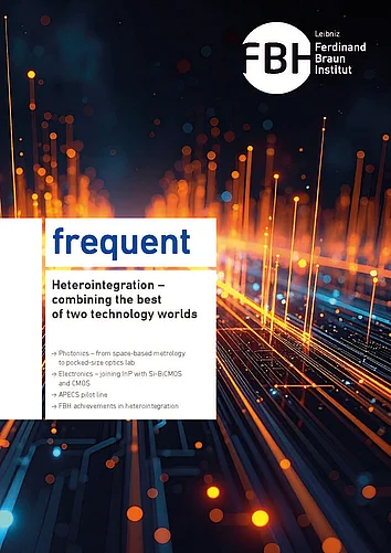 Cover der frequent, der englischsprachigen Publikation des FBH, mit leuchtenden Strahlen und Punkten in warmen Farben. Das Heft beschäftigt sich mit Informationen über Heterointegration und den Entwicklungen des Ferdinand-Braun-Instituts in diesem Bereich. Heterointegration zielt darauf, die Vorteile zweier Technologiewelten zugänglich zu machen.