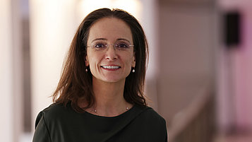 Foto von Dr. Karin-Irene Eiermann - neue administrative Geschäftsführerin am Ferdinand-Braun-Institut.