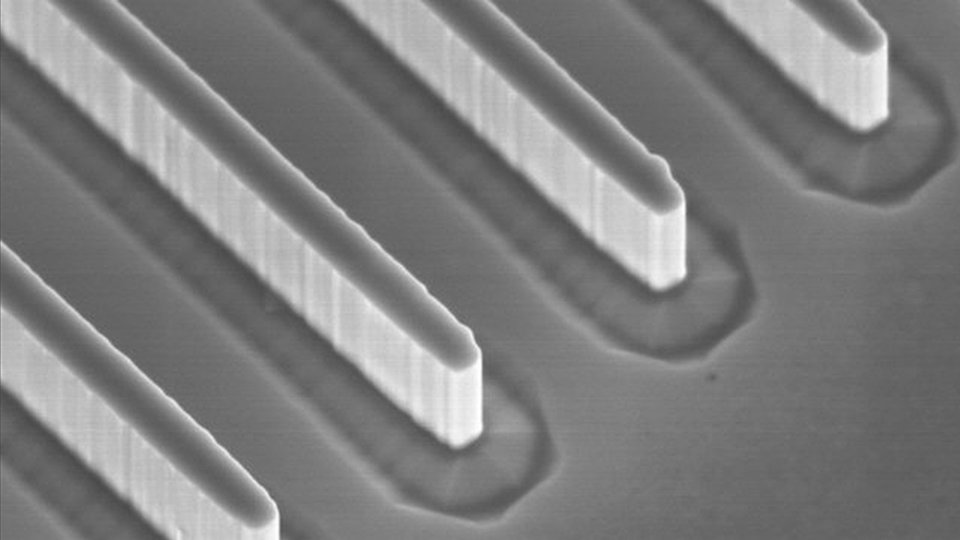   Fig. 4: SEM micrograph showing structured fin channels realized on GaN.