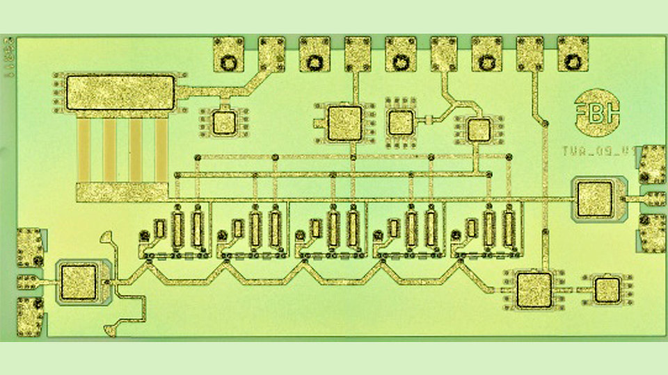 Chipfoto eines ultra-breitbandigen Verstärker TWAs