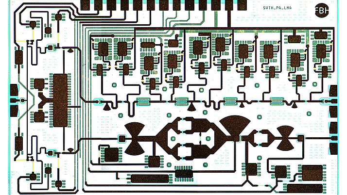 Technisches Schaltbild eines elektronischen Schaltkreises. Es zeigt eine komplexe Anordnung aus Widerständen, Transistoren und Verbindungen, die in verschiedenen Formen angeordnet sind.