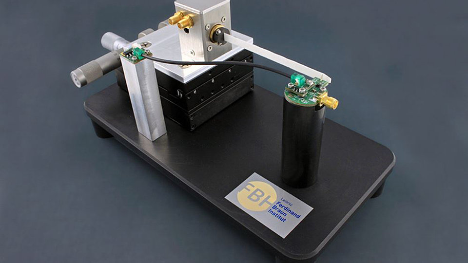 Laboratory set-up of a potential-free probe head