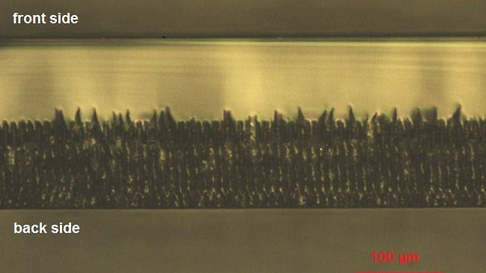 Ansicht der Bruchkante nach Laserritzen und Brechen