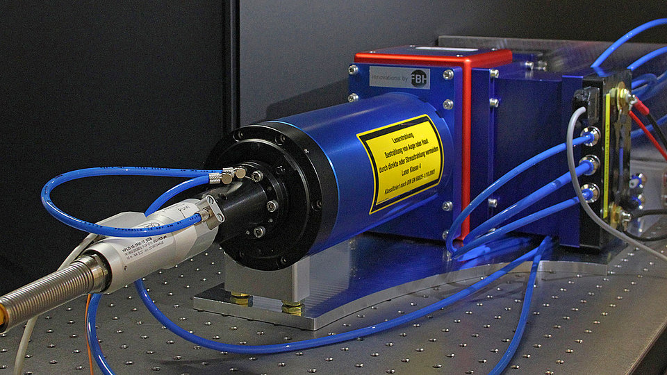 Large pump module for laser material processing with a fiber connection