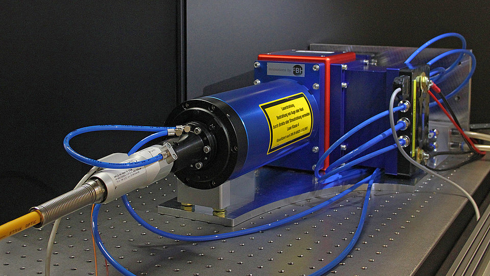 Large pump module for laser material processing with a fiber connection