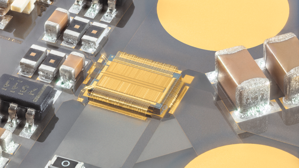 Monolithically integrated GaN half-bridge chip in a low-inductance converter structure