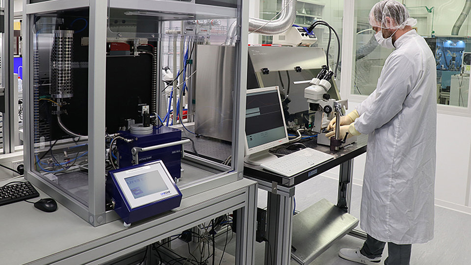 Fig. 1: RSS 110-S and RSS 350 hydrogen vacuum reflow solder systems  