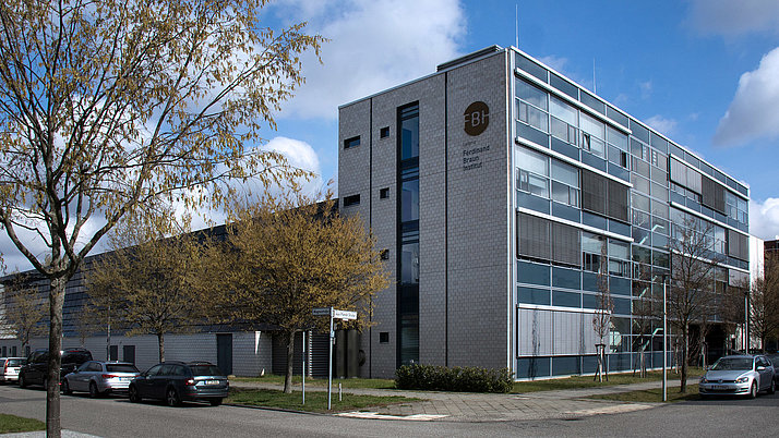 Photo showing the Ferdinand-Braun-Institut from the outside