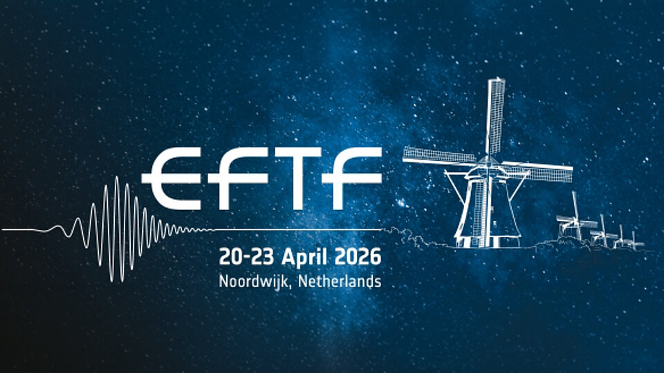 Werbebild für die EFTF-Konferenz zeigt eine stilisierte Windmühle und eine wellenförmige Linie vor einem Sternenhimmel. Das Bild enthält den Veranstaltungsnamen EFTF, die Daten vom 20. bis 23. April 2026 und den Veranstaltungsort Noordwijk, Niederlande.
