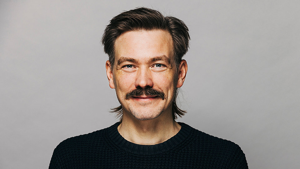 Portrait photo of Prof. Tim Schröder, Professor for Integrated Quantum Photonics and Head of the Joint Lab Diamond Nanophotonics (HU Berlin and Ferdinand-Braun-Institut)