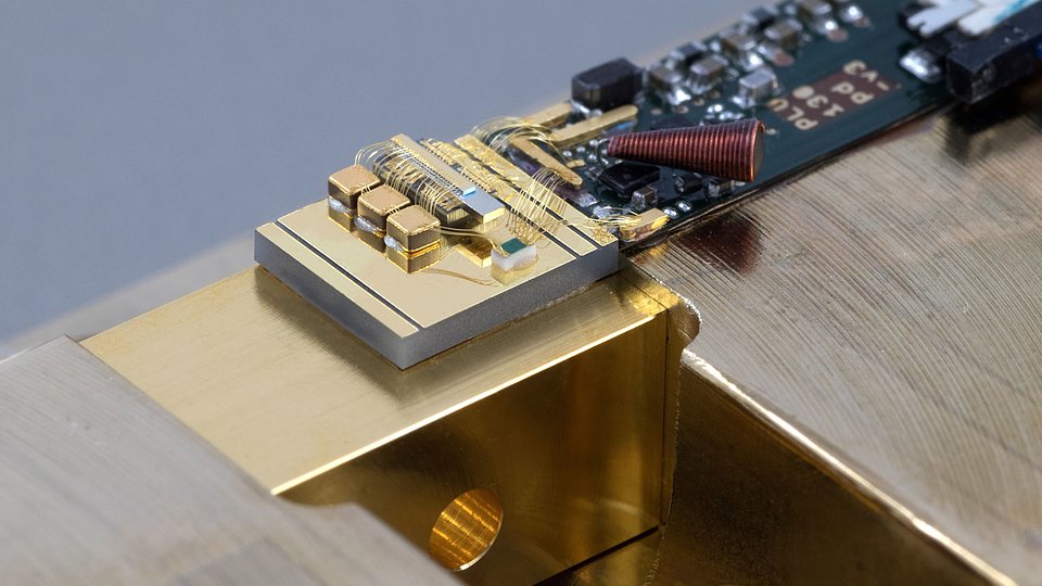 Laser pulse source with GaN MISFET