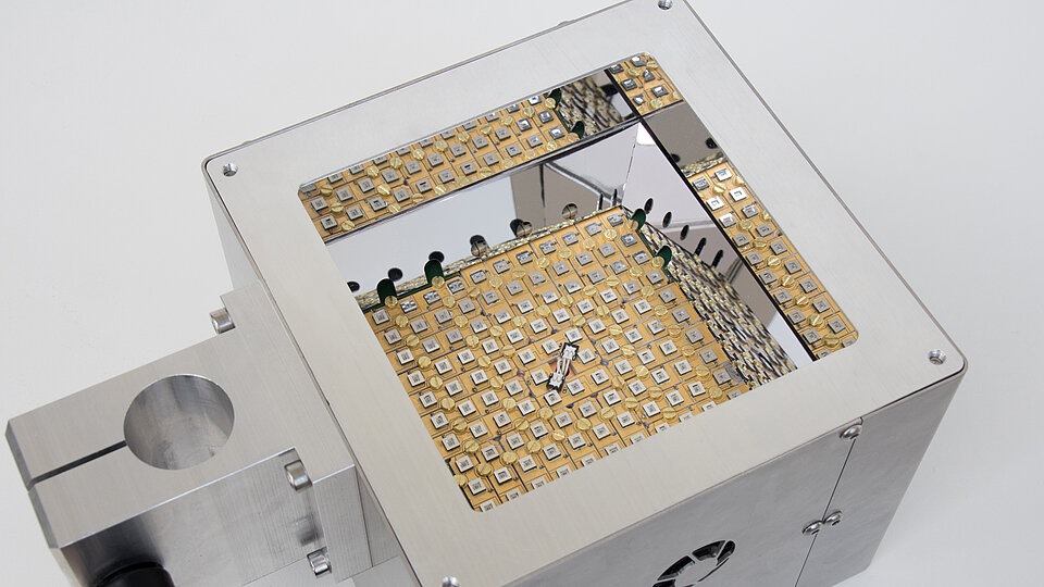 (Al,In)GaN-based LEDs & diode lasers | Ferdinand-Braun-Institut