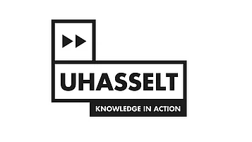 Logo von "UHASSELT". Unter dem Text steht der Slogan "KNOWLEDGE IN ACTION".