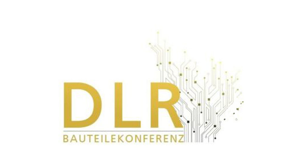 Logo der DLR Bauteilekonferenz. Der Schriftzug „DLR“ ist in goldener Farbe hervorgehoben, darunter steht „Bauteilekonferenz“. Eine grafische Darstellung von elektrischen Schaltungen ergänzt das Design.