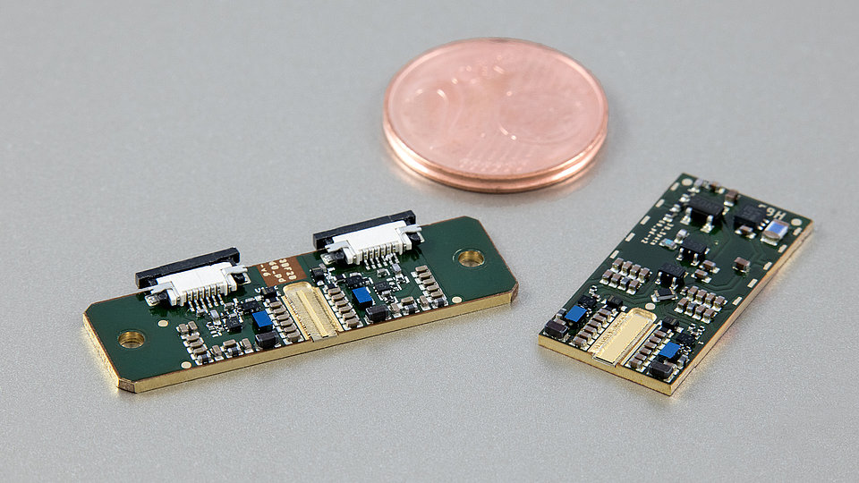 Mount with laser diode and integrated circuitry.