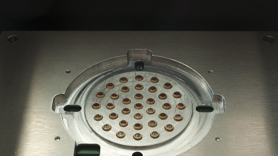 UVC-LED-Desinfektionsmodul zur Entkeimung von Zellträgerflüssigkeit in einem Durchflusszytometer