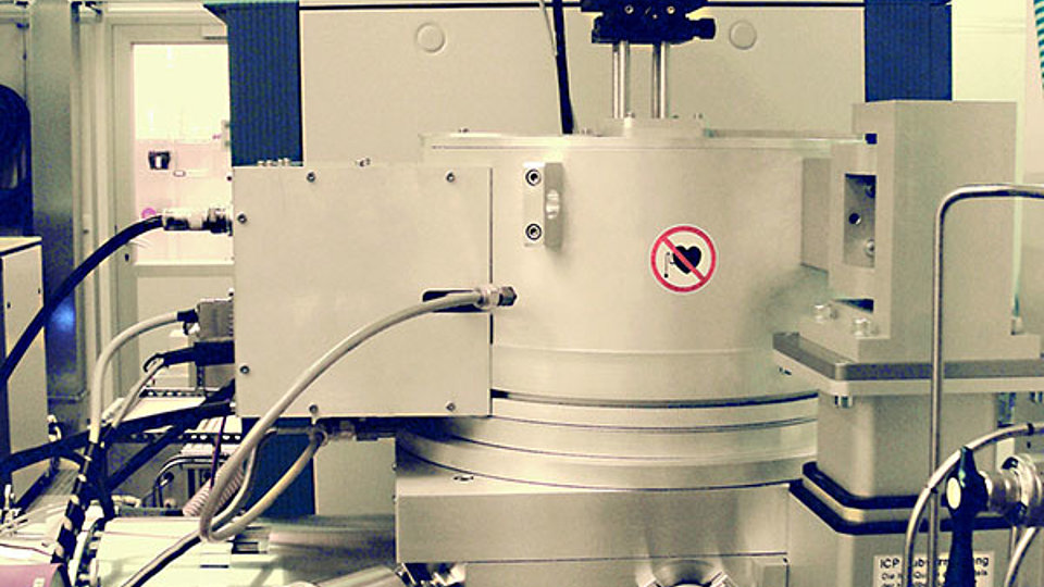 Plasma etch reactor with curvature sensor