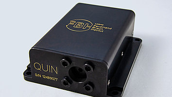 Sensorsystem in einem schwarzen Gehäuse für die 3D-Quanten-Bildgebung.