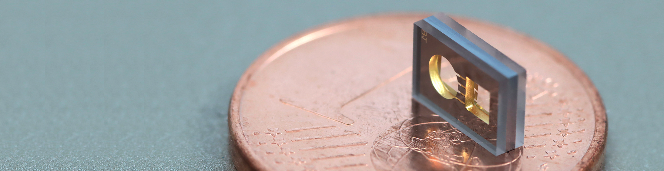 Example of a MEMS vapor cell processed at FBH by deep reactive-ion etching.