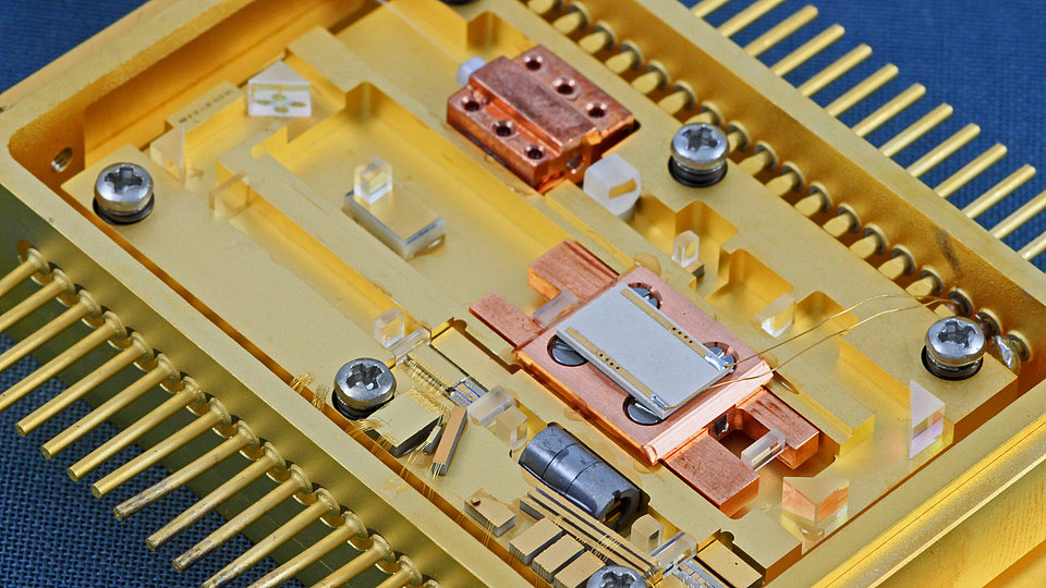 High-power laser module emitting yellow by frequency doubling
