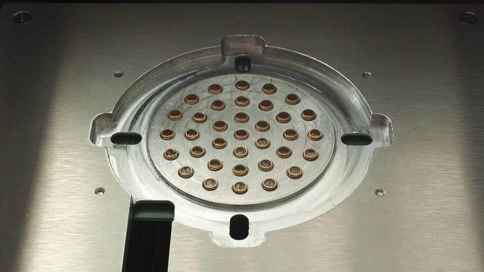 UVC-LED-Desinfektionsmodul zur Entkeimung von Zellträgerflüssigkeit in einem Durchflusszytometer